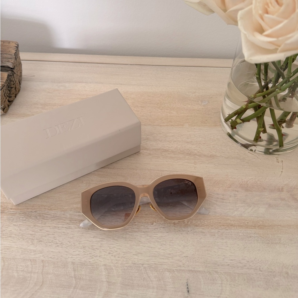 DEZI sunglasses - nude - never worn